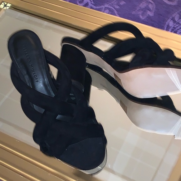 Black Pumps - Picture 4 of 12